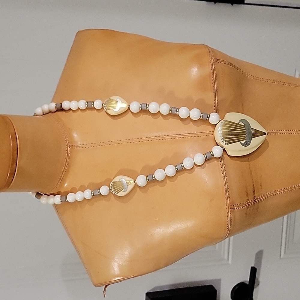 Vintage ceramic necklace